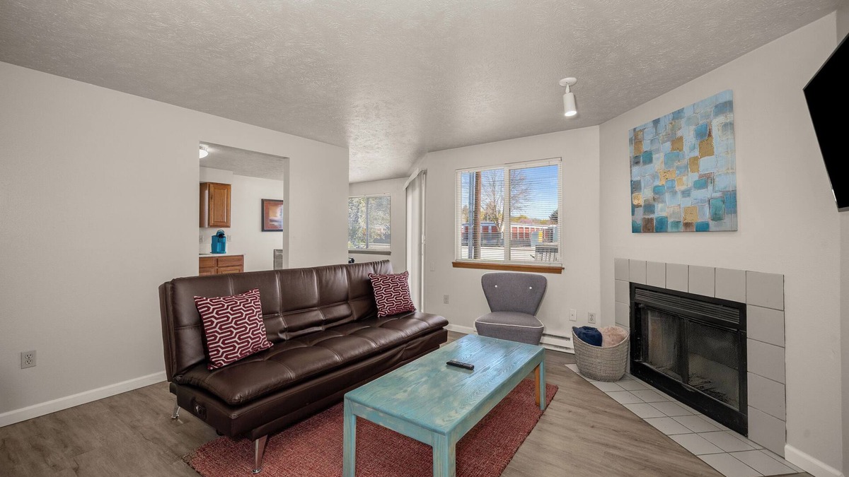 Spokane Valley Apartment | Beautiful 2BR APT 4 ⭑ Workspace ⭑ Keurig ⭑ AC