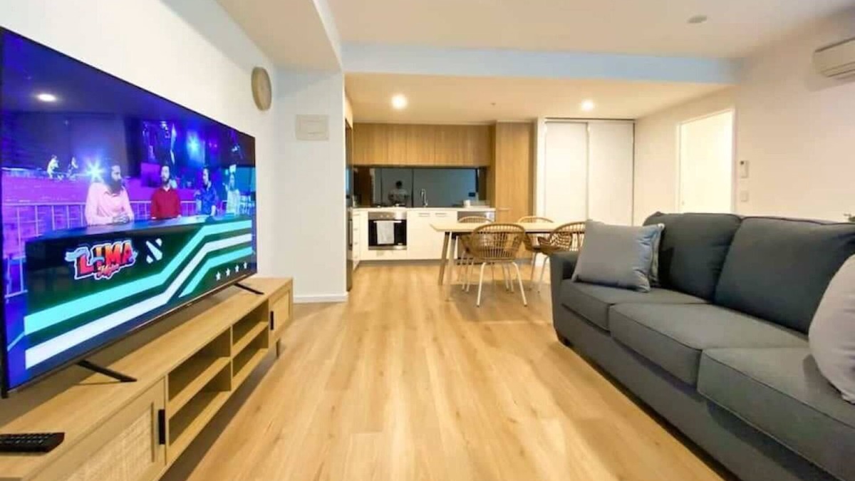Adelaide Central Business District Apartment | Beautiful 2BR CBD Townhouse with Pool-Gym-BBQ