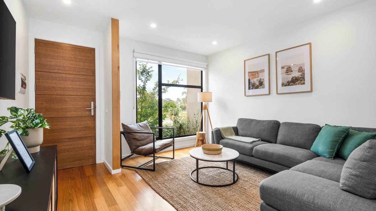 Torquay House | Beautiful 2BR on Bright, Torquay