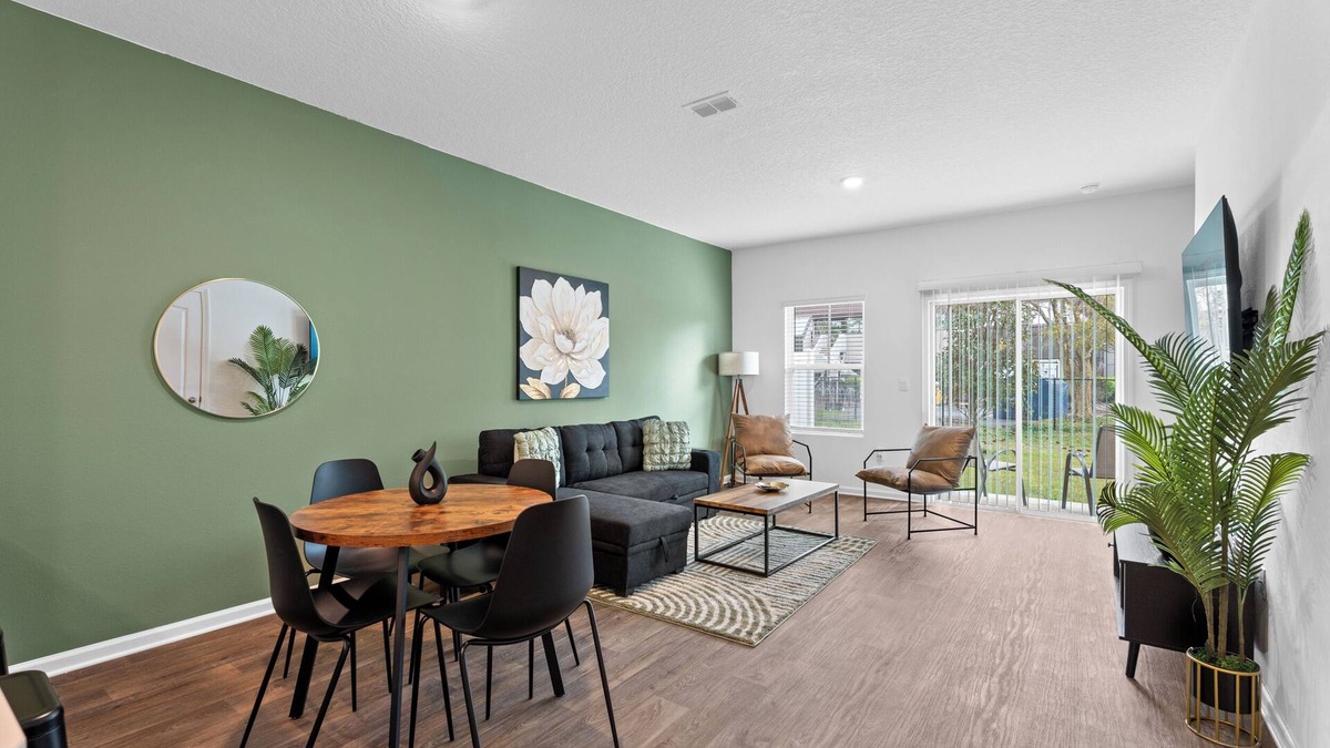 Baymeadows House | Beautiful 2BR Townhome Close to beach/Mayo Clinic