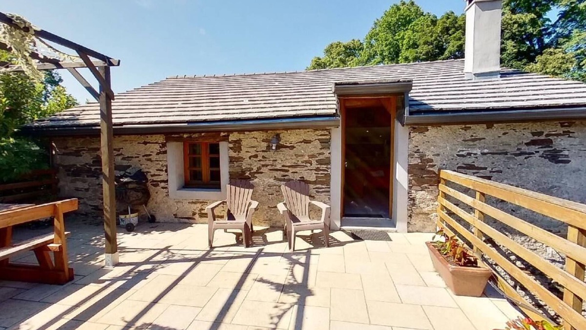 Les Martys Cottage | Beautiful 3 épis country gîte, large south-facing terrace