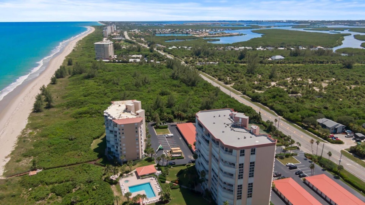 Fort Pierce Shores Condo | Beautiful 3/2 Condo overlooking the Atlantic Ocean