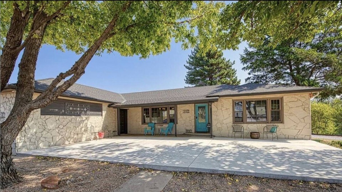 Elk City House | Beautiful 3 bd Home ~ Fantastic Location