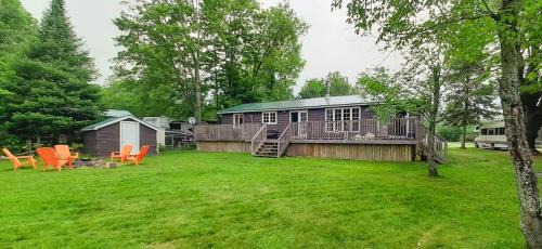 Minden Hills House | Beautiful 3 Bdrm + Bunkie Waterfront Cottage Near Gull Lake