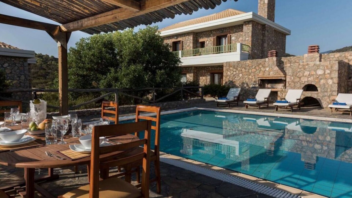Ammoudara Villa | Beautiful 3-Bed Sea Front Villa in Agios Nikolaos