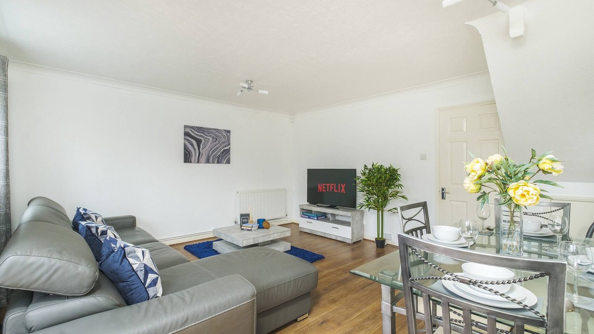 Little Holland House | Beautiful 3 Bed House with Amazing Views in Dartford, Kent.