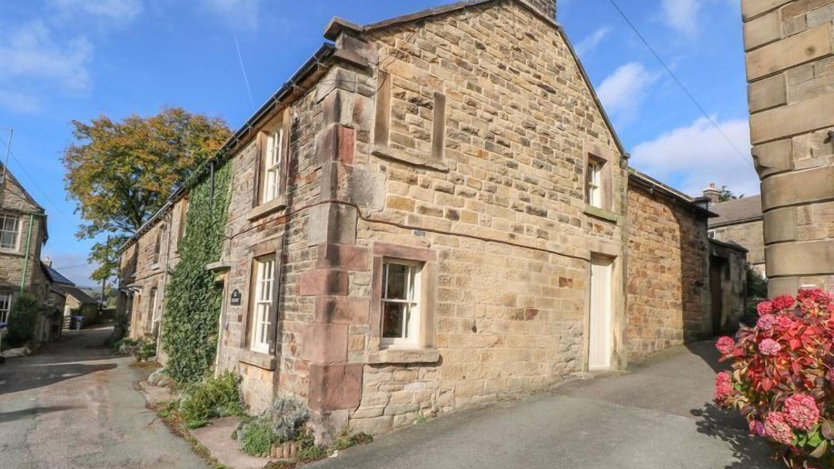 Longnor House | Beautiful 3-Bed House in Longnor near Buxton