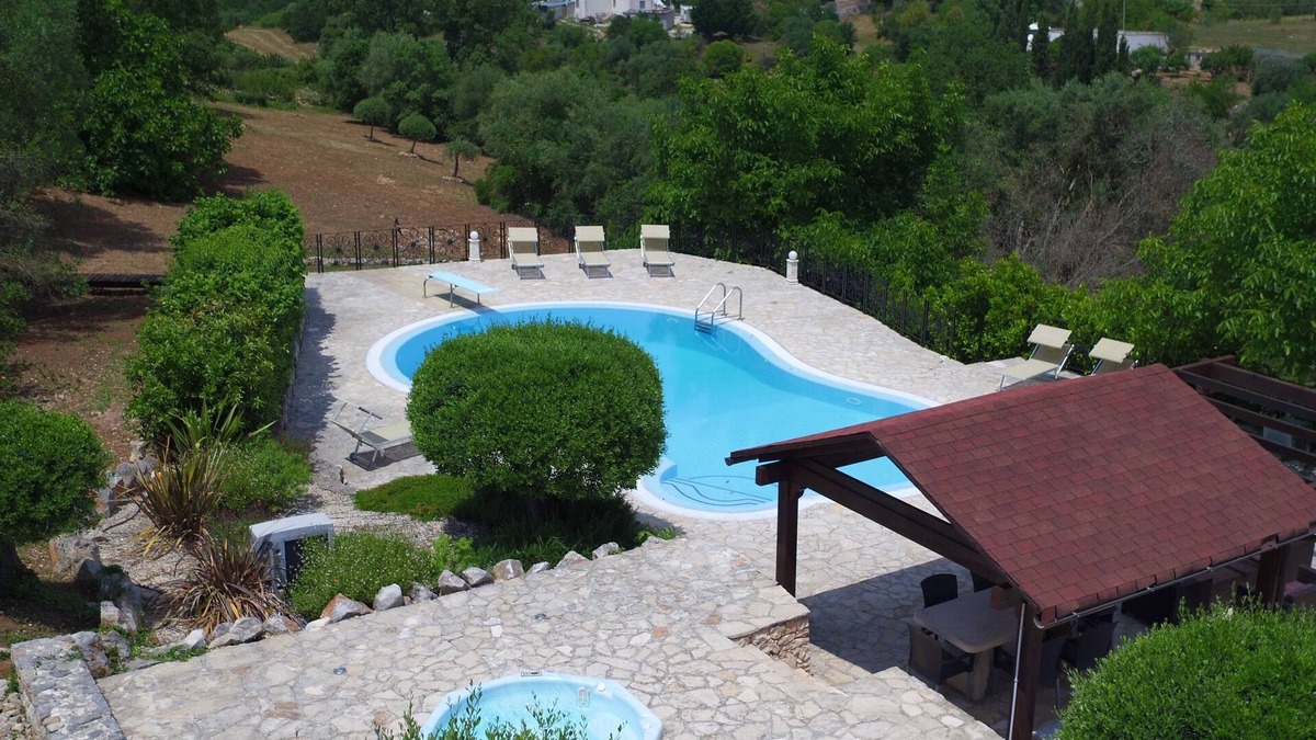 Martina Franca Villa | Beautiful 3 bedroom trullo with 2 bathrooms, large pool and hot tub
