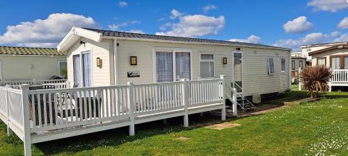 Lydd-on-Sea House | Beautiful 3-Bed Lodge in kent