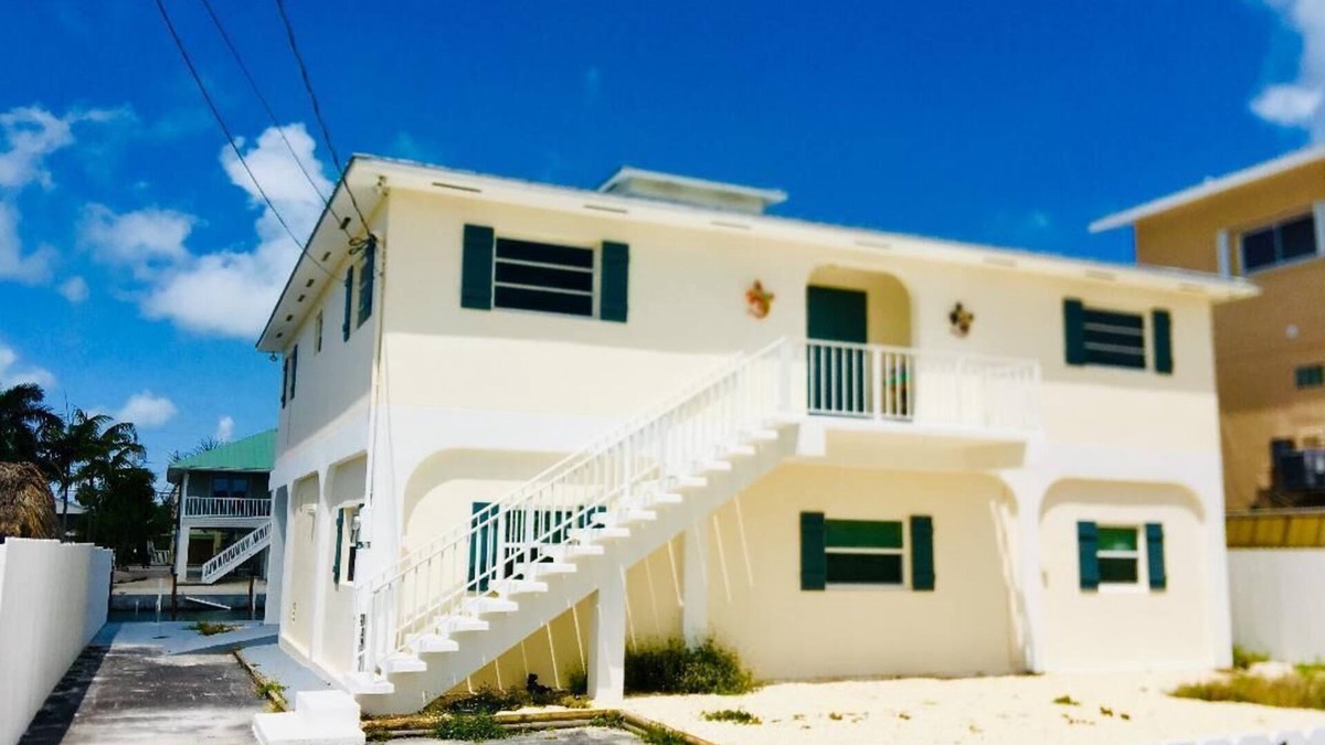 Summerland Key House | Beautiful 3 bed 2 bath deep water canal front home