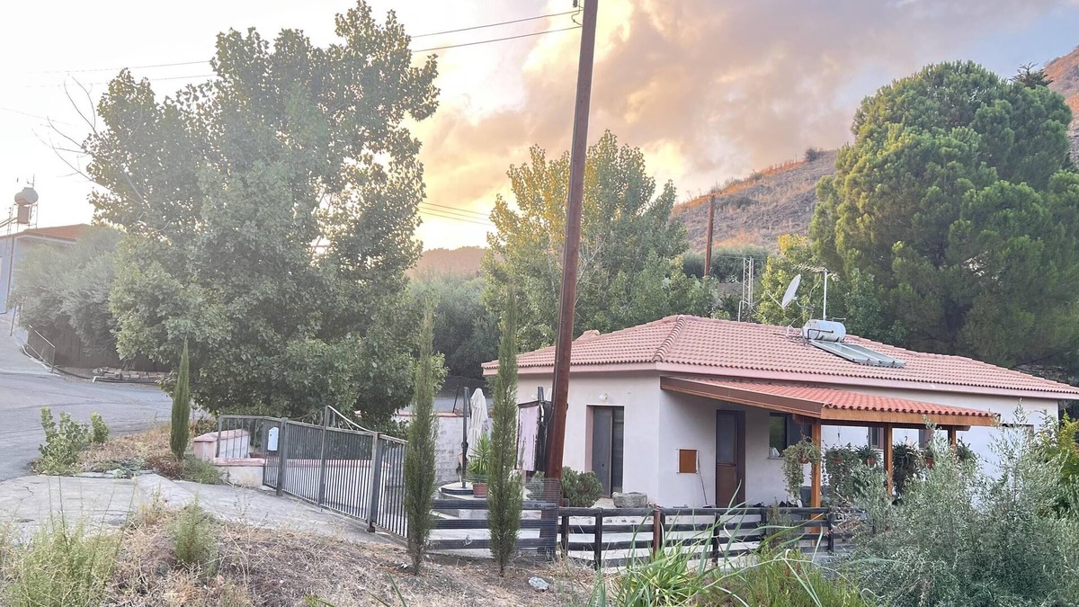 Arakapas House | Beautiful 3 Bedr House in Arakapas with fireplace