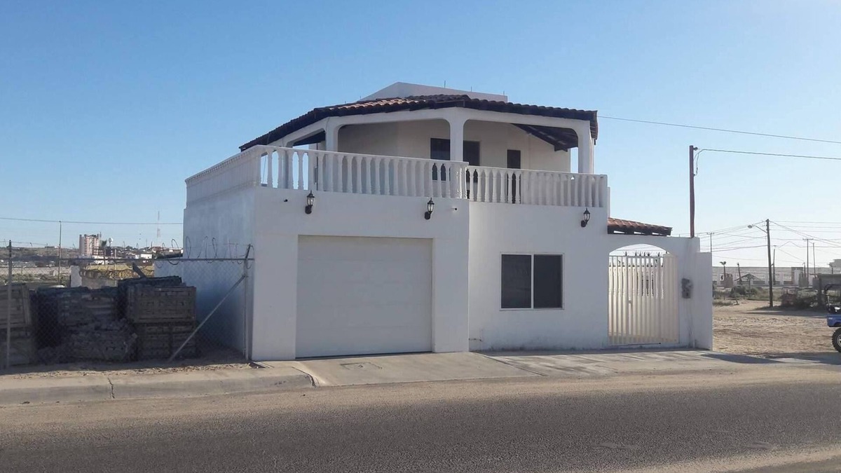Bella Vista House | Beautiful 3 bedroom house right next to rute 13th, Casa de Los Abuelos in Rocky