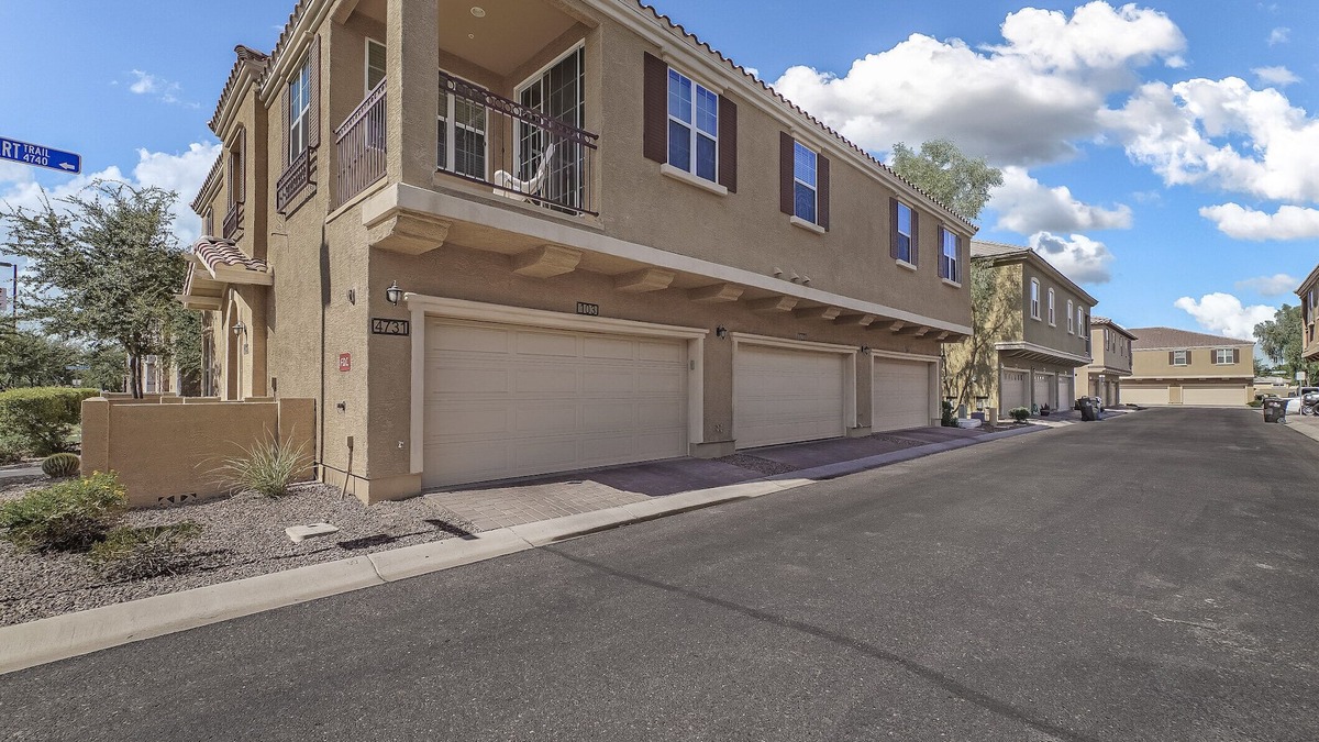 Power Ranch House | Beautiful 3 bedroom 2.5 bath townhome in heart of east Gilbert, community pool