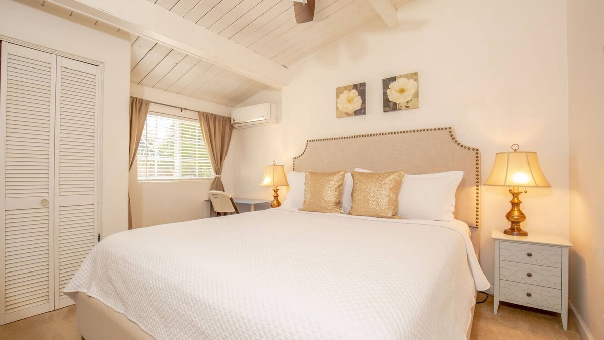 North Clairemont House | Beautiful 3 Bedroom 2 bath home with 3 Cal King size beds!
