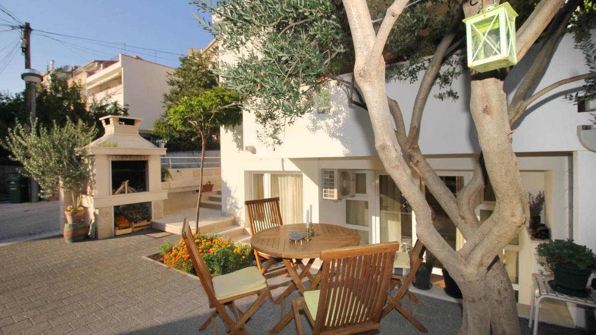 Makarska Old Town Apartment | Beautiful 3-bedroom app, by the beach
