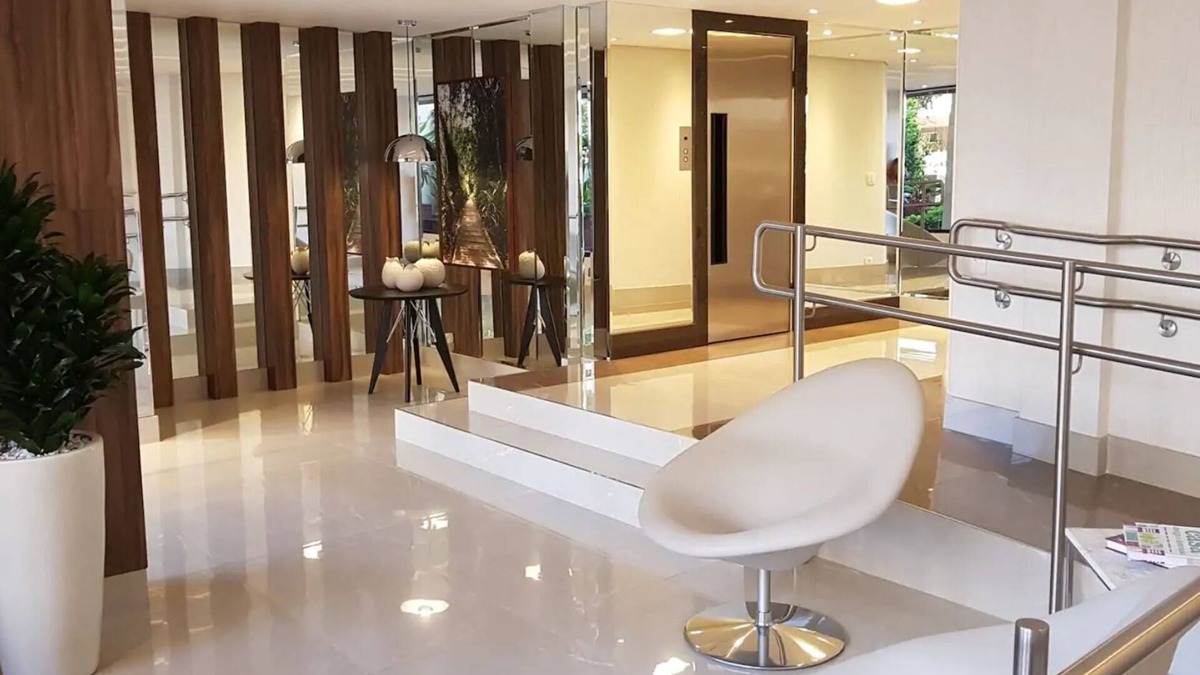 Bigorrilho Apartment | Beautiful 3 bedroom apt with garage!