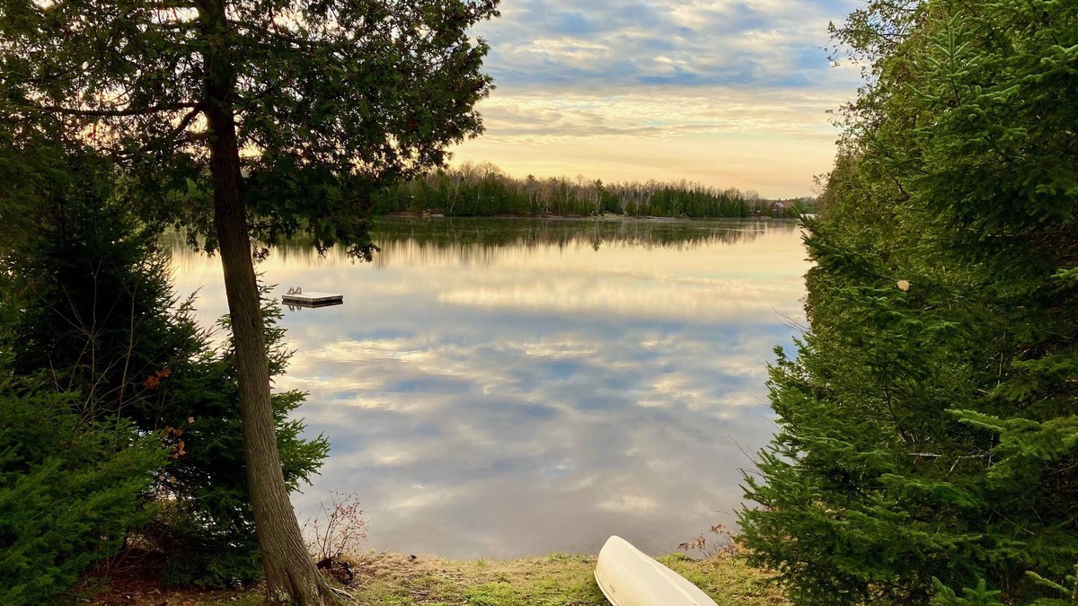 Dunchurch Cottage | Beautiful 3 Bedroom Cottage on Whitestone Lake