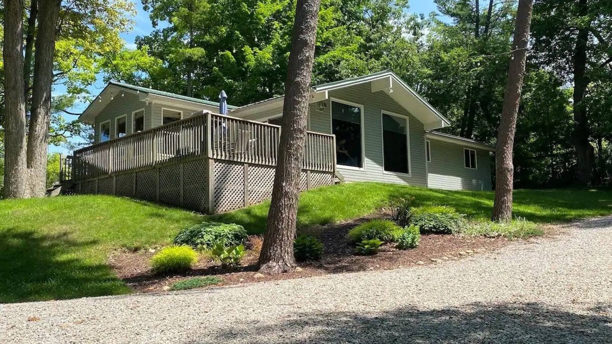 Port Franks Cottage | Beautiful 3 bedroom, 1 bath cottage in the heart of Port Franks, Ontario.
