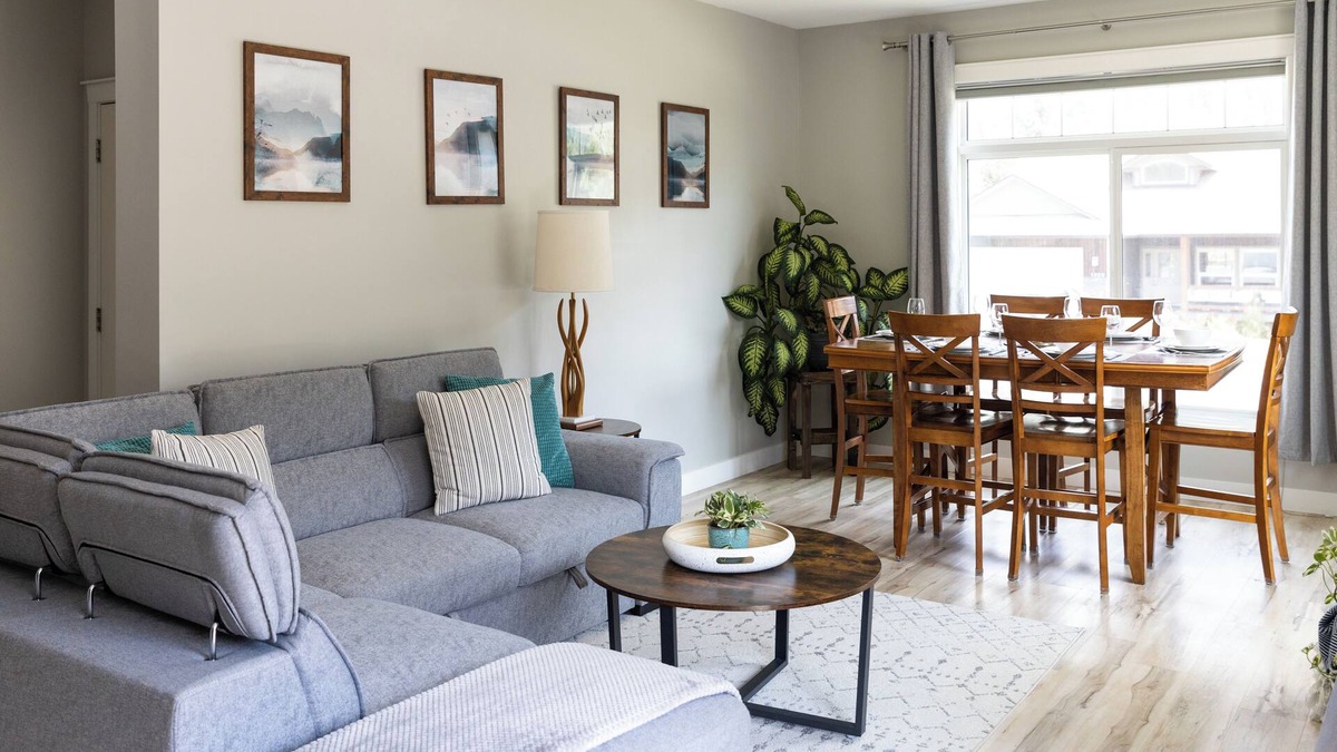 Revelstoke House | Beautiful 3 Bedroom House w/Hot Tub, Sauna & Private Yard - 2 Minutes to RMR