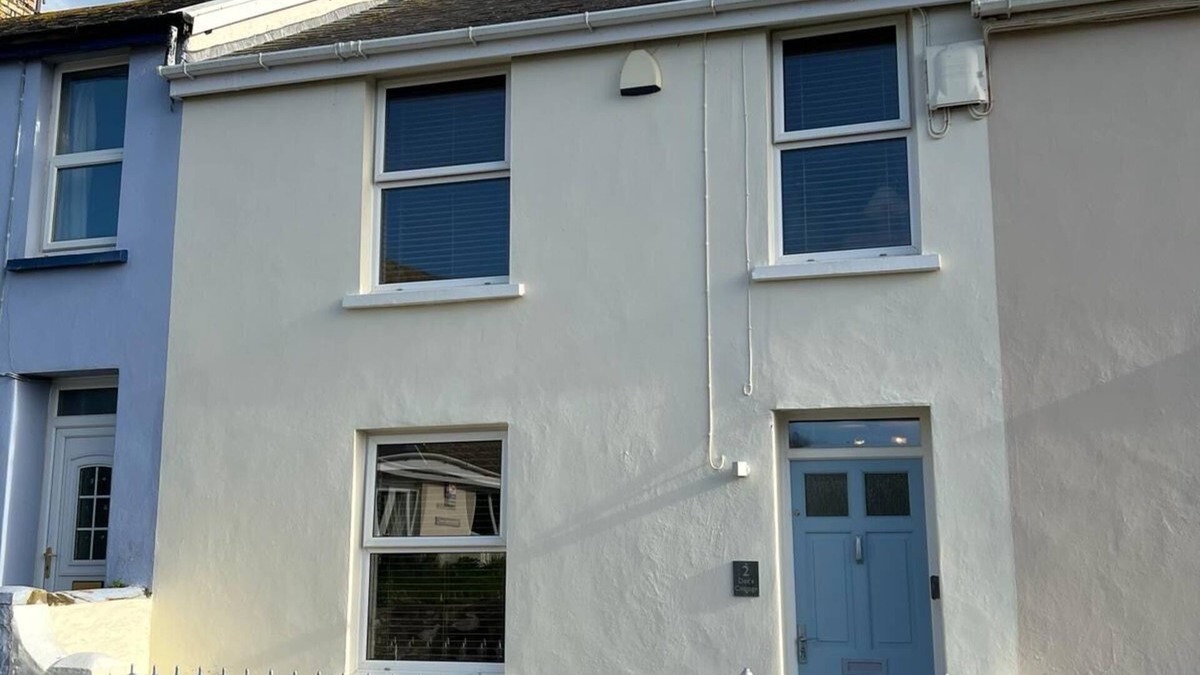 Instow Cottage | Beautiful 3 Bedroom Cottage, Close To Waterfront In Charming Coastal Village