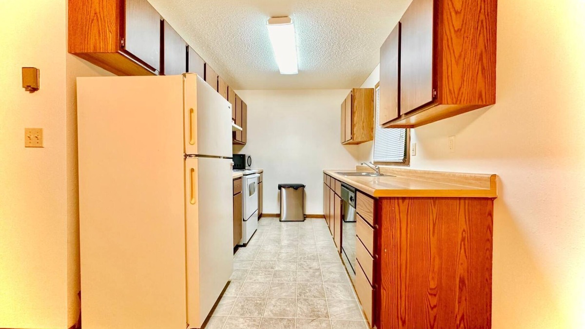 Moorhead Condo | Beautiful 3-bedroom condo in Moorhead with WiFi