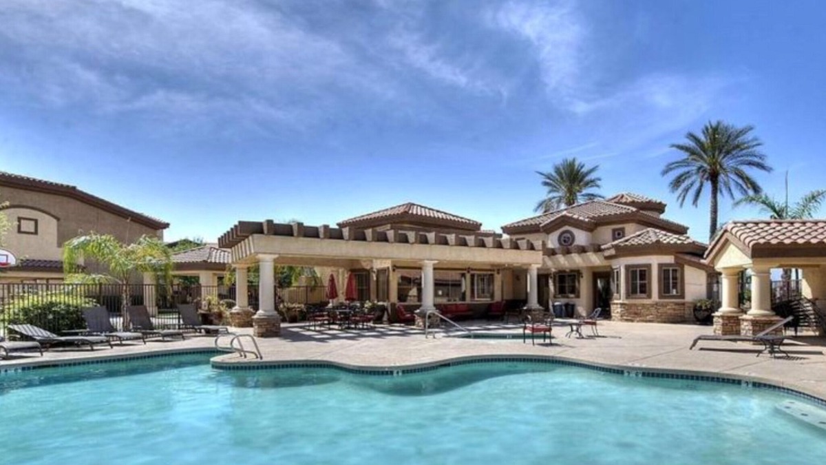Parkwood Ranch Condo | Beautiful 3-bedroom condo just steps from the pool and hot tub.