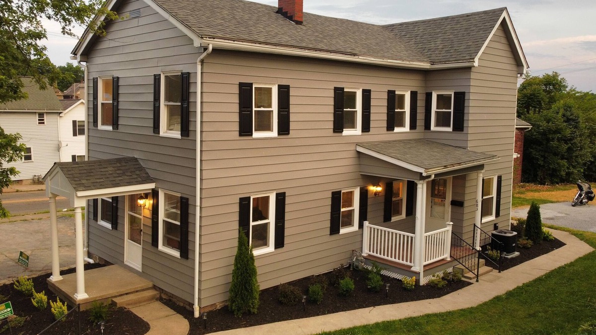 Salem House | Beautiful 3 Bedroom Downtown Salem Home