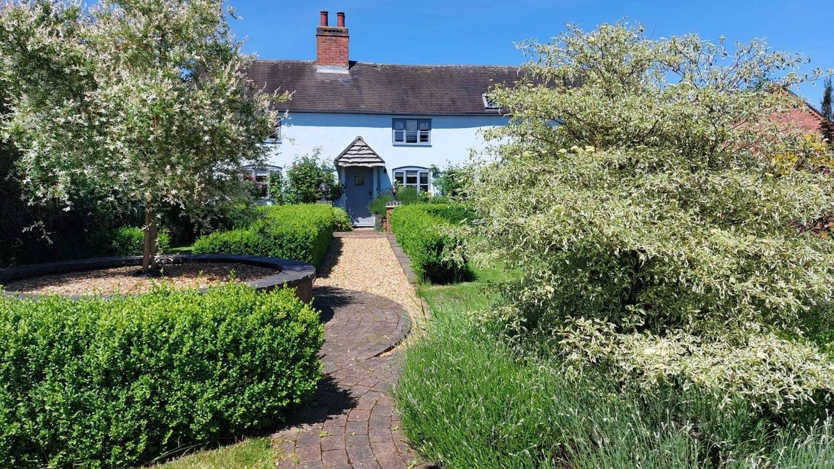 King's Bromley House | Beautiful 3 Bedroom Cottage - Picturesque Retreat