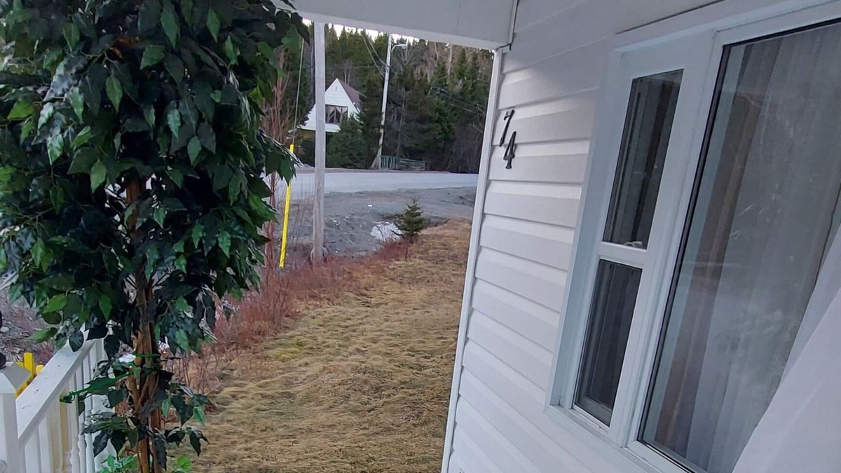 Eastport House | Beautiful 3 Bedroom Home close to beach and hiking trails.