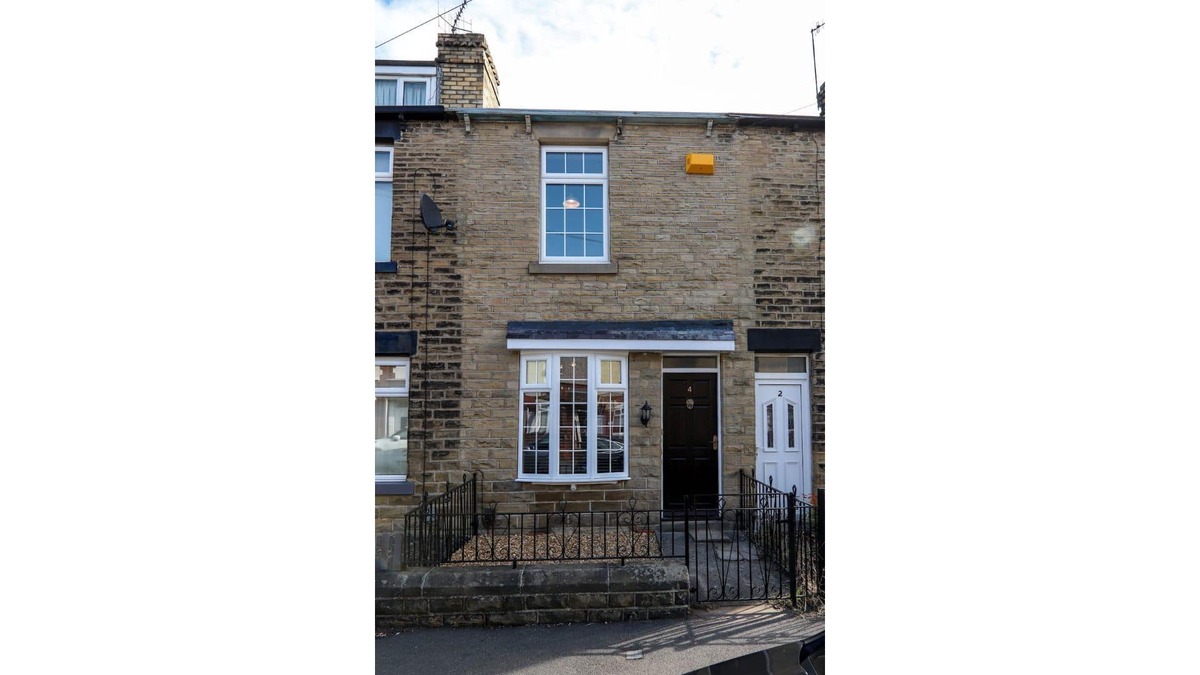 Hillsborough House | Beautiful 3 Bedroom house - Sleeps 5 Free parking