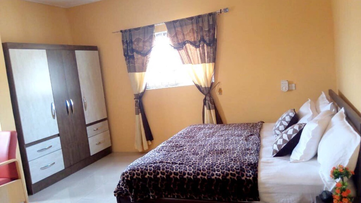 Accra House | Beautiful 3 bedroom home close to mall, Party house and great beaches