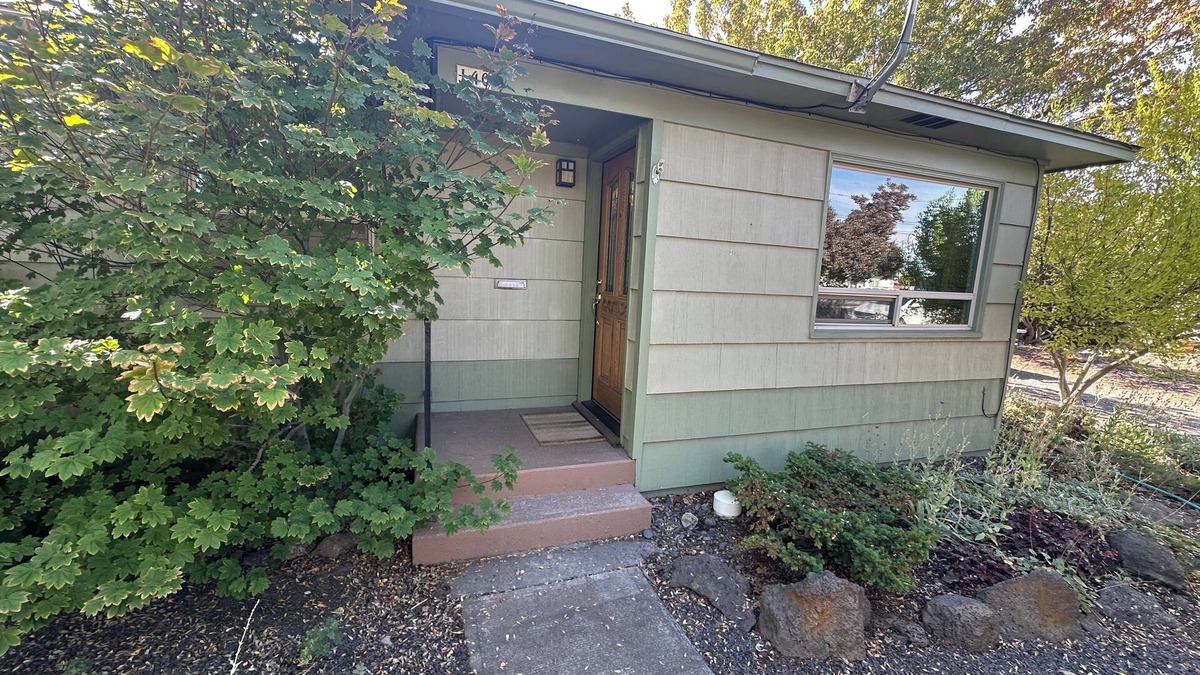 Redmond House | Beautiful 3-bedroom home in Redmond. Family friendly, walk to downtown!