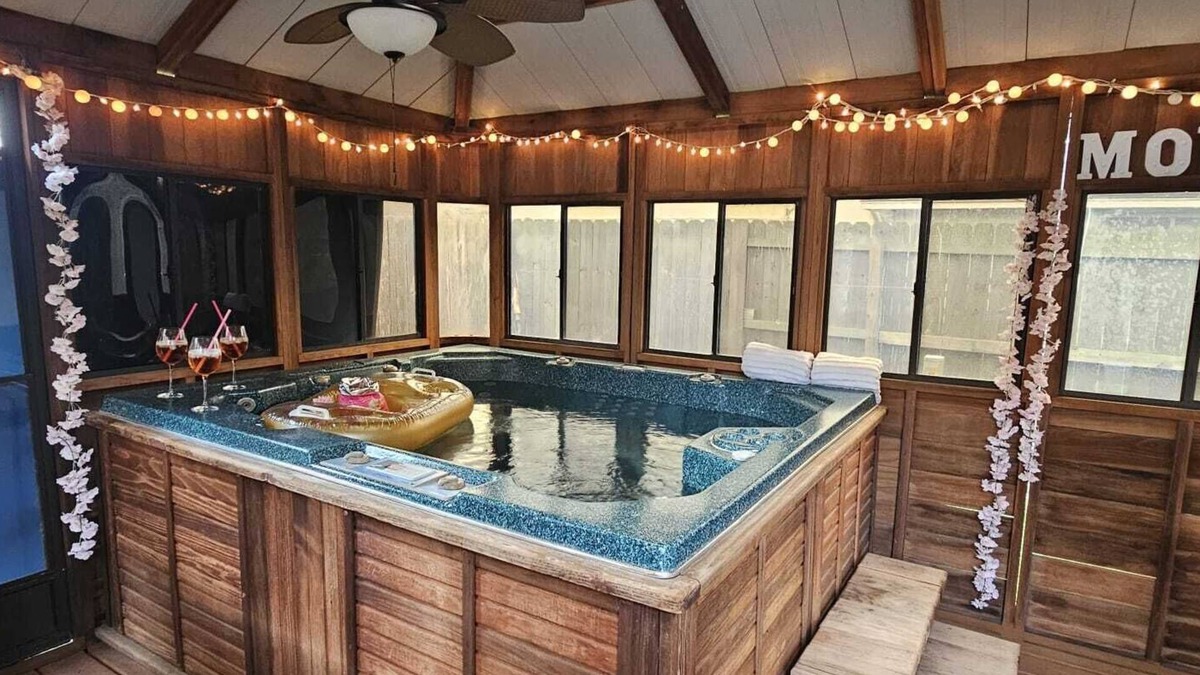 Atascocita House | Beautiful 3-bedroom house with private hot tub