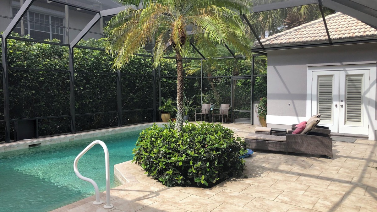 Central Naples House | Beautiful 3-bedroom house in marvelous Naples with AC, WiFi Large Pool