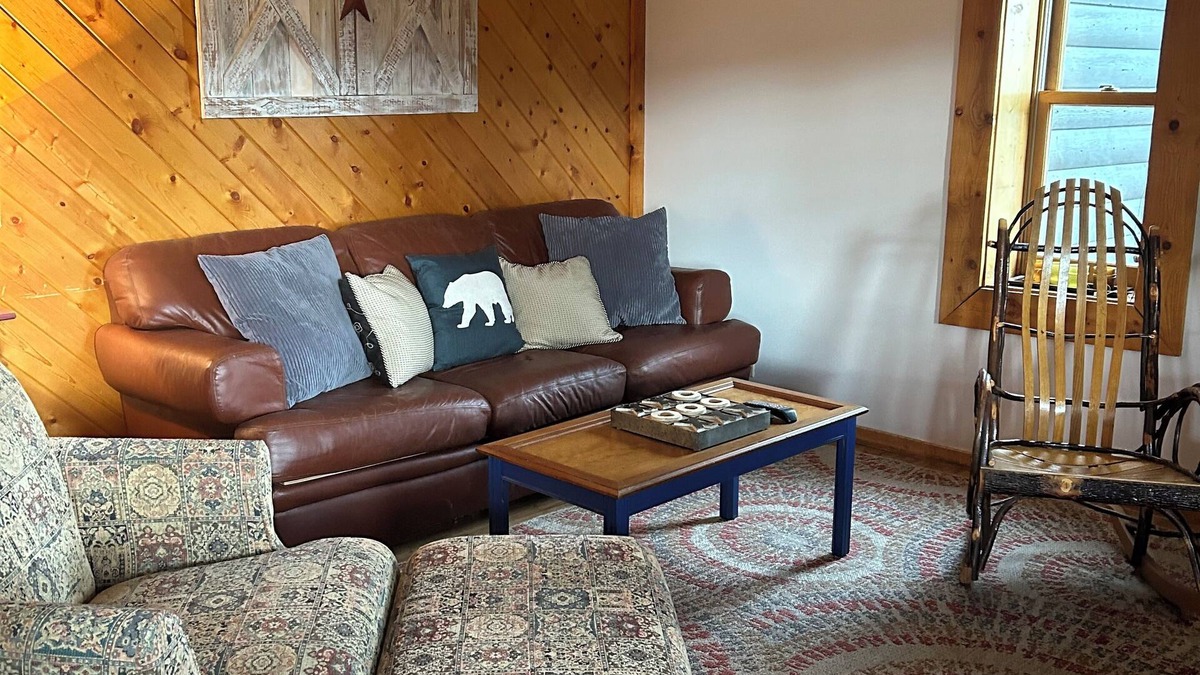 Clark Cabin | Beautiful 3 bedroom house located at the foothills of the Rocky Mtns in Clark WY
