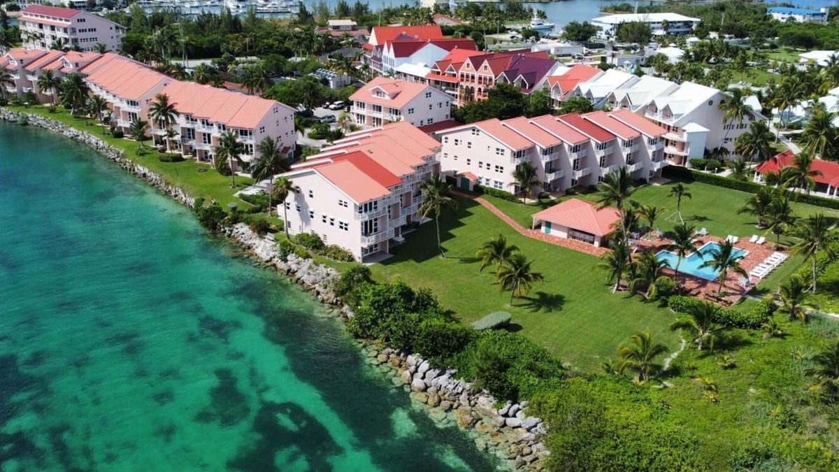 Bell Channel Bay Condo | Beautiful 3 Bedroom Penthouse Apartment on Bell Channel with a 30' Dock Slip!