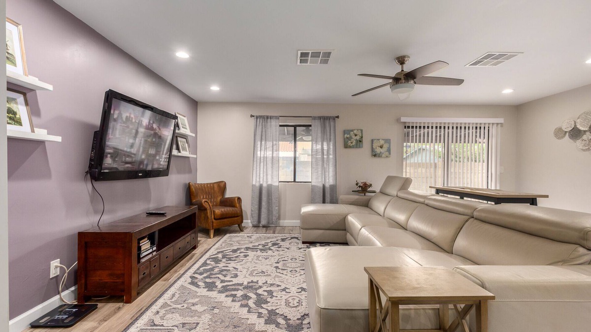 Orangeland House | Beautiful 3 bedroom Phoenix home with cable, WiFi, washer, dryer, & more