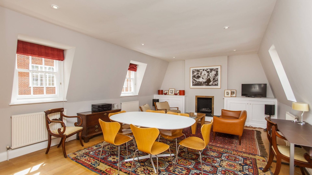 Royal Borough of Kensington and Chelsea House | Beautiful 3 bedroom Terraced Victorian Mews house