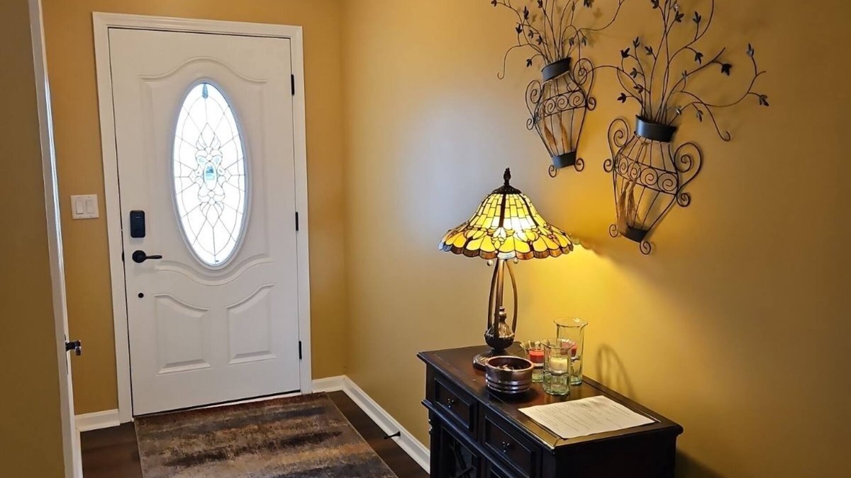 Speed House | Beautiful 3-bedroom home close to Louisville!