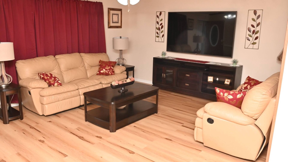 Pine Forest House | Beautiful 3-bedroom House Close to Ft. Liberty and I-295.