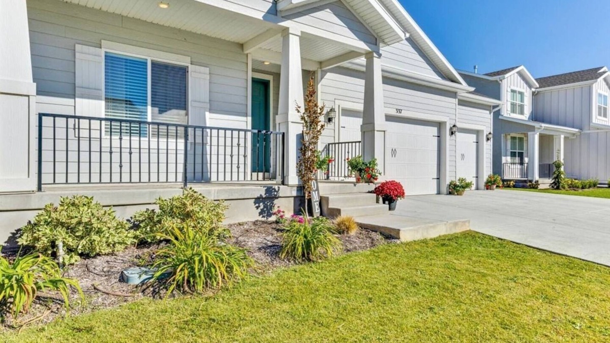 Orem House | Beautiful 3 bedrooms w/Waffles and Pets Welcome!