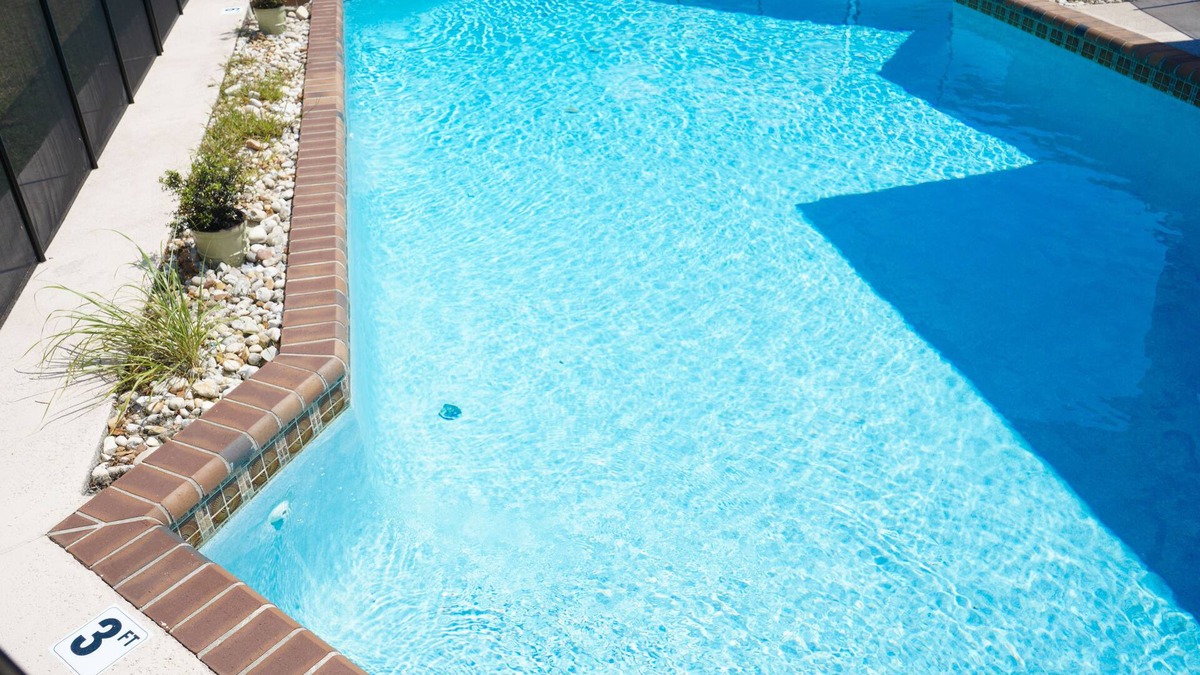 Ludlam House | Beautiful 3 BR home w/a refreshing pool, w/lots of yard space