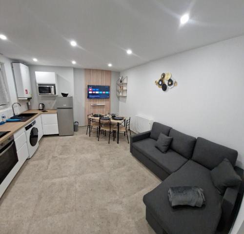 Saint-Priest-en-Jarez Apartment | Beautiful 38 m2 independent 2-room apartment