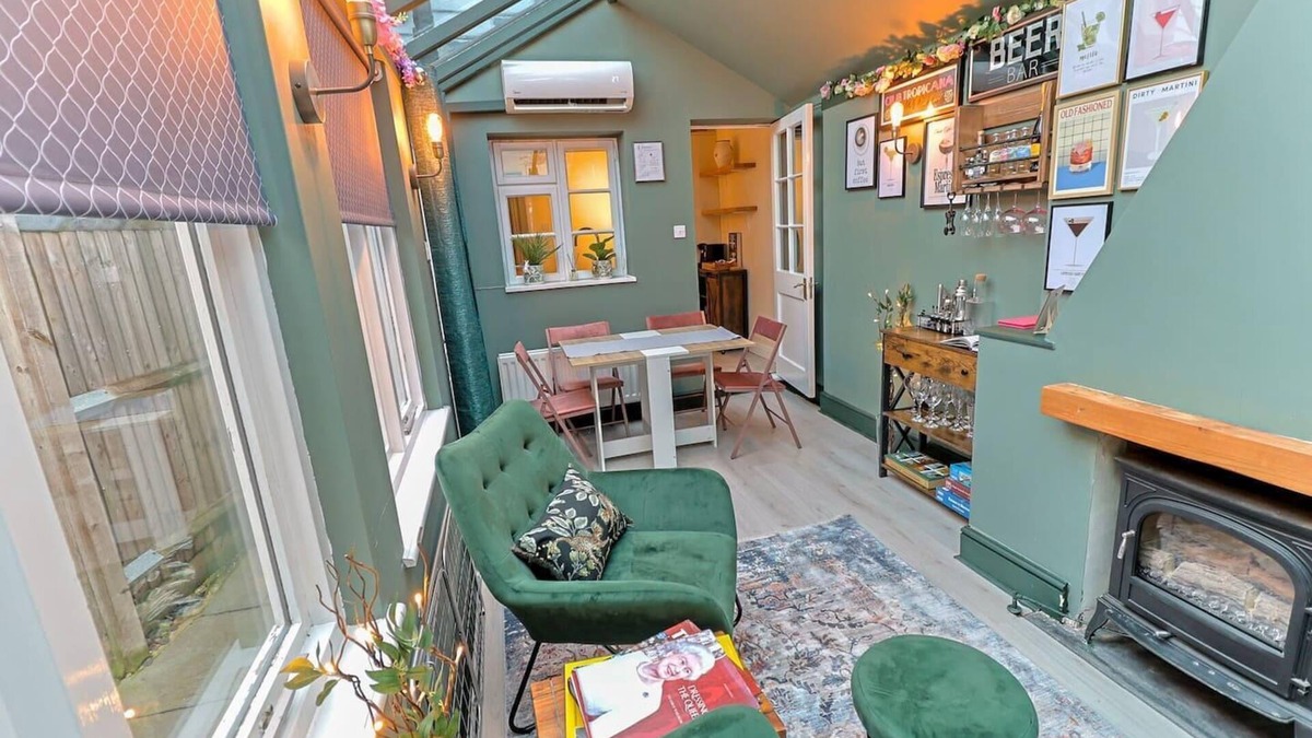 Burnham-on-Crouch Cottage | Beautiful 3-Bed Cottage in Burnham-on-Crouch