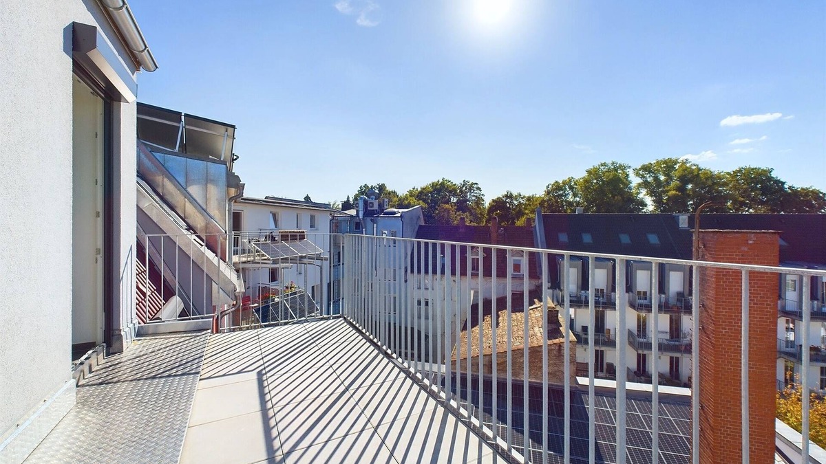 Petershausen-West Apartment | Beautiful 3 room top floor apartment, balcony, on the Rhine, near the old town of Constance