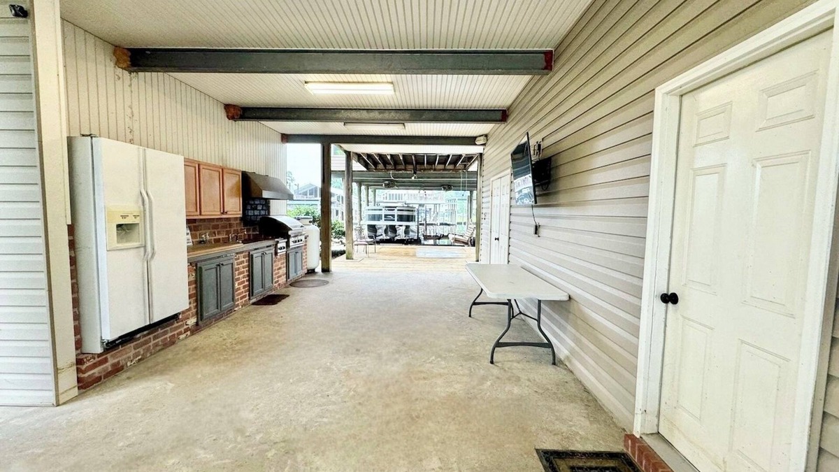 Springfield House | Beautiful 3-Story Home on the Tickfaw River close to Baton Rouge & New Orleans
