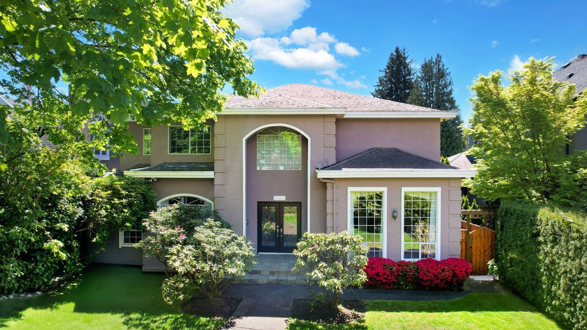 Dunbar House | Beautiful 3600 sq ft Home in Dunbar: Perfect Location, Two King Beds, large Yard