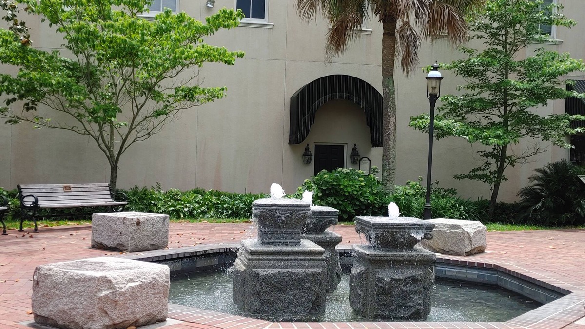 Brunswick House | Beautiful 3bd home with LARGE deck!