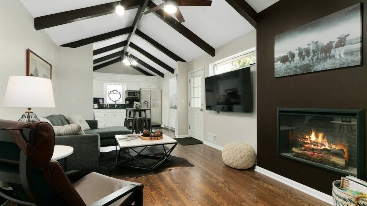 Nall Hills House | Beautiful 3BR Home in OP|Mins To Arrowhead| WiFi
