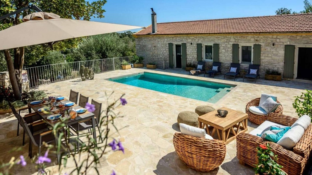 Rantatika Villa | Beautiful 3BR Villa Close to Lakka